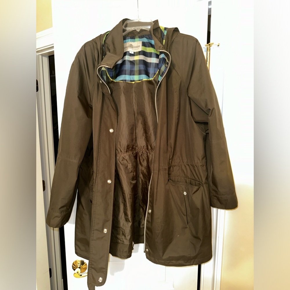 XXL army green raincoat